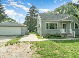 303 Yale St, Bay City, MI 48708
