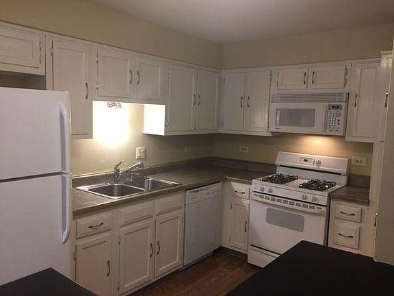 3rd image of 1102 Hinswood Dr APT 106