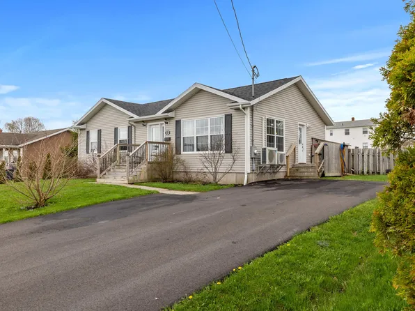 12 Salisbury Ave, Charlottetown, PE C1E 2L6