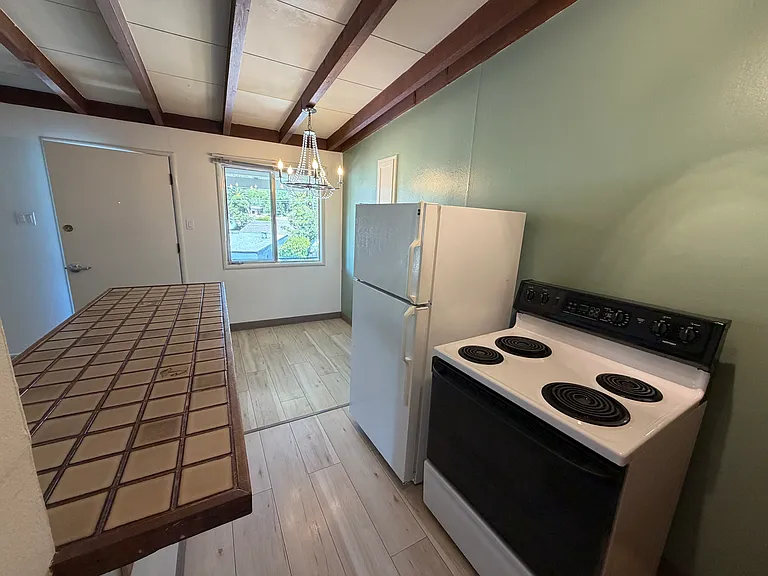 190 Park St #6 — Photo 7