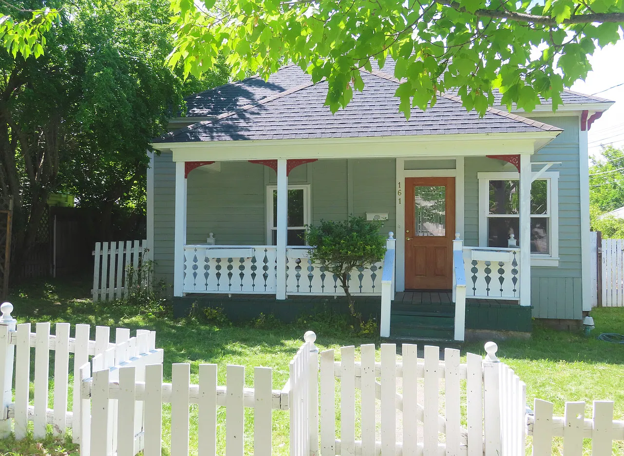 161 4th St photo 1