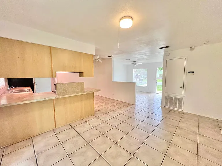 319 Autumn Dr — Photo 6
