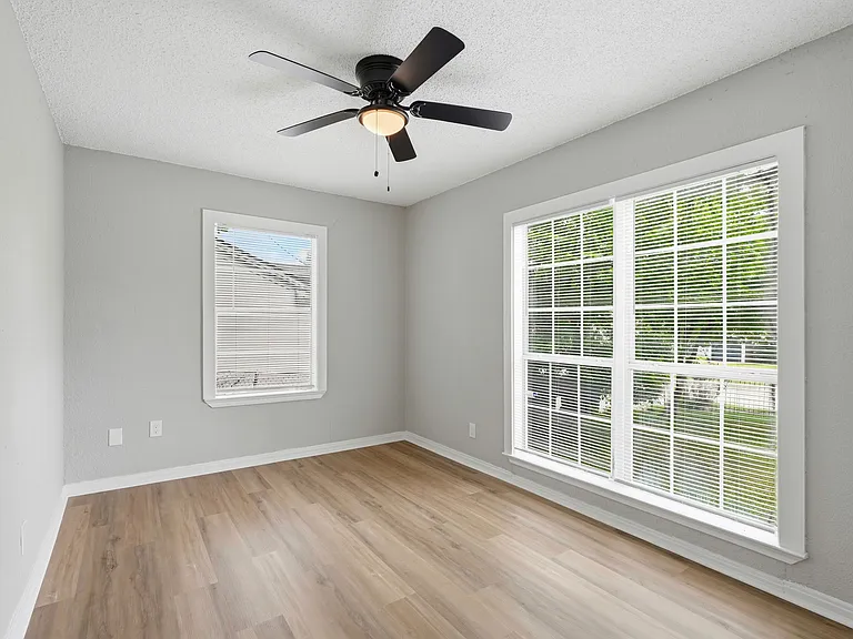 1717 Hemphill Dr — Photo 13