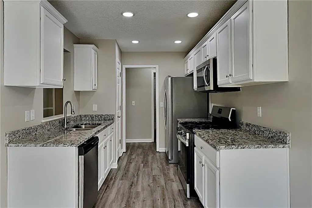 3 bed, 2.0 bath, 1517 sqft, $1,890 — Photo 4