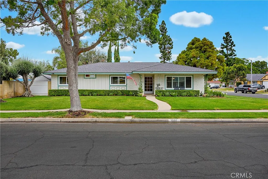 3 bed, 1966 sqft, $5,000 — Photo 1