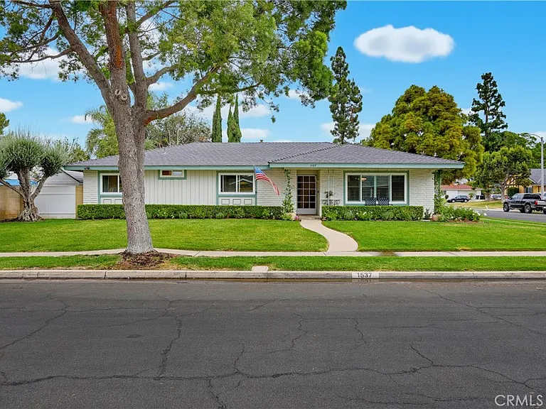 1537 Yellowstone Ave — Photo 1