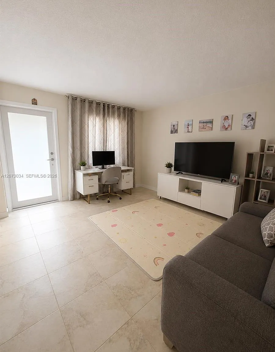 Strand Plaza Condo — Photo 1