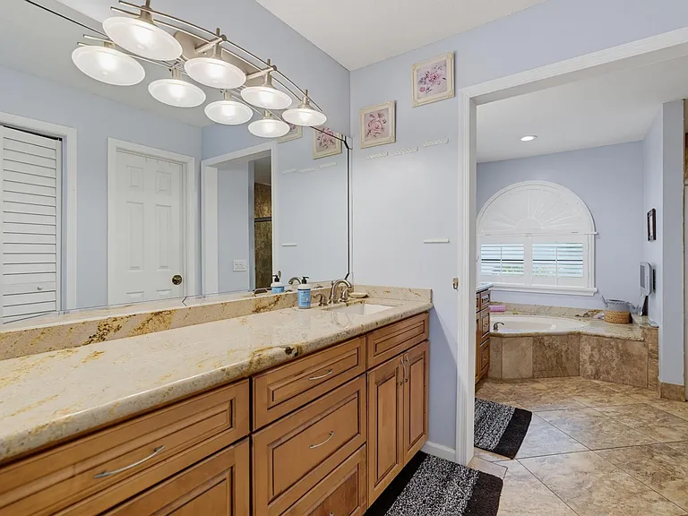 1619 Wiltshire Village Dr — Photo 15