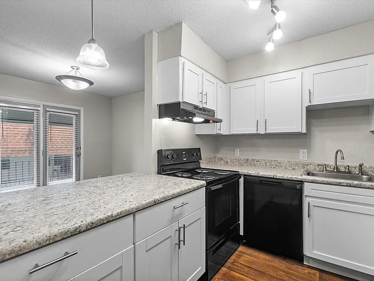 3501 Dayton Blvd — Photo 1