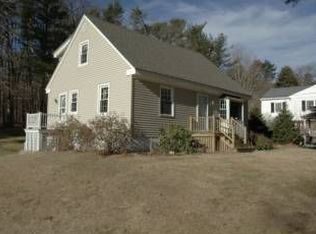 11 Hamlin Rd, Falmouth, ME 04105