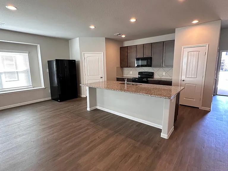 4715 Los Pines Way — Photo 5