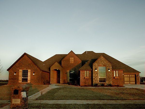 1st image of 14816 Trumball Cir