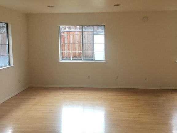 4th image of 556 N Eden Ave