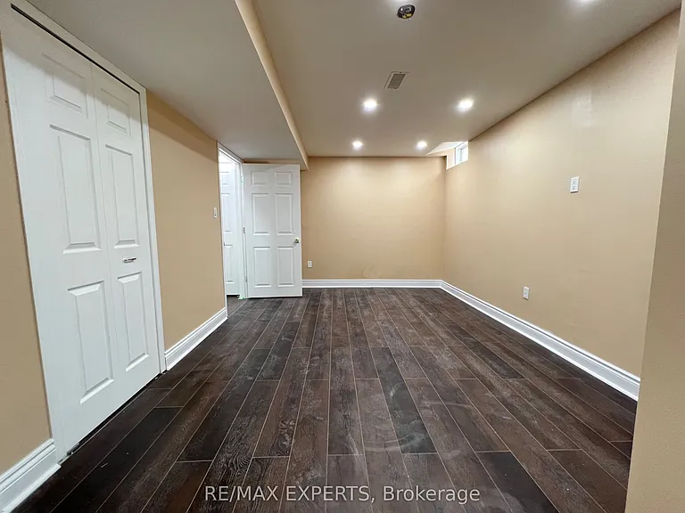 401 Forest Fountain Dr — Photo 12