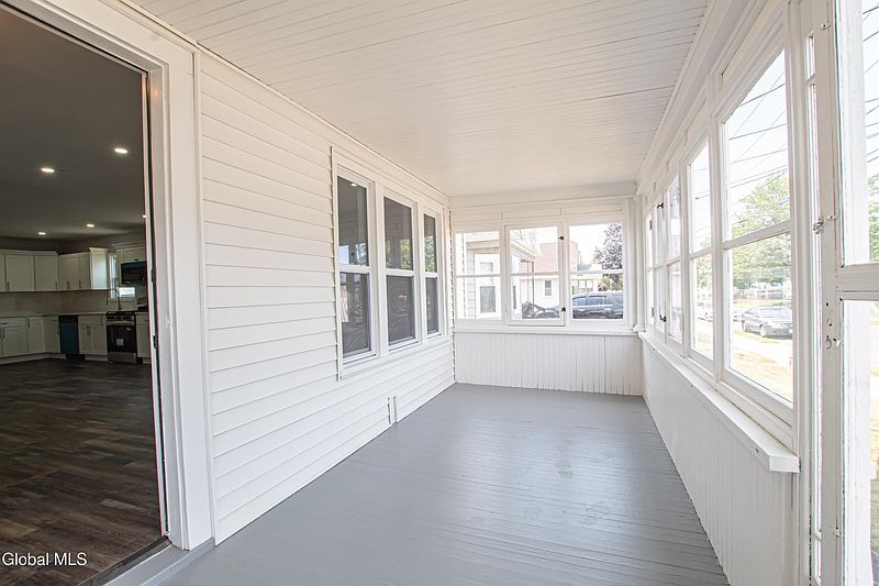 3rd image of 1628 Hawthorne Street