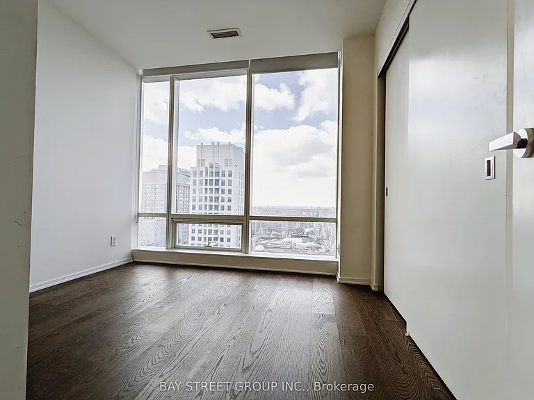1 Bloor St E #4108 — Photo 10