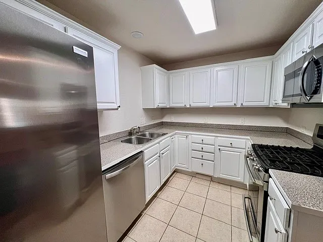 1666 Oakland Ave — Photo 4