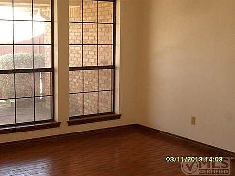 4th image of 610 N Silver Creek Cir