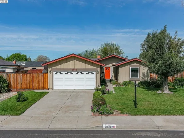 2068 Buckskin Rd, Livermore, CA 94551