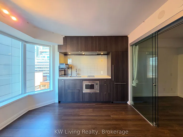 155 Yorkville Ave #905 — Photo 3