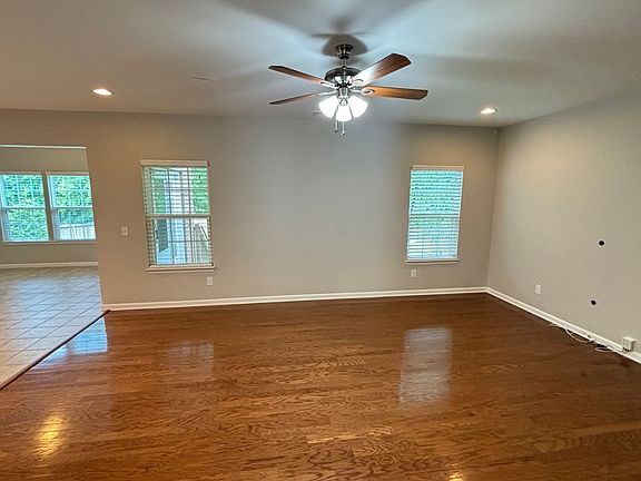 4th image of 395 Goodman Dr