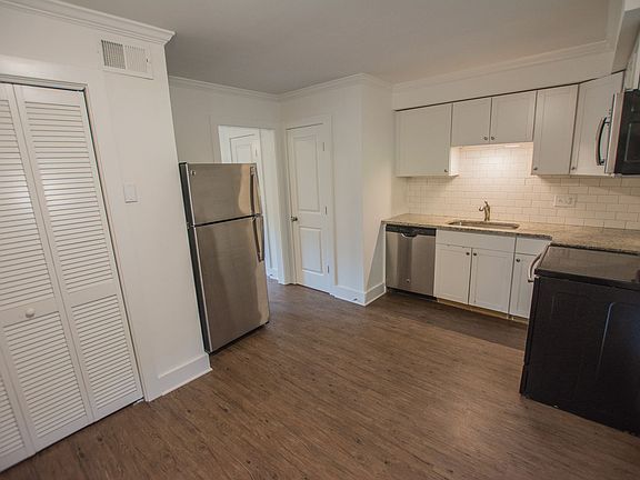 5th image of 107 W Richland St APT A