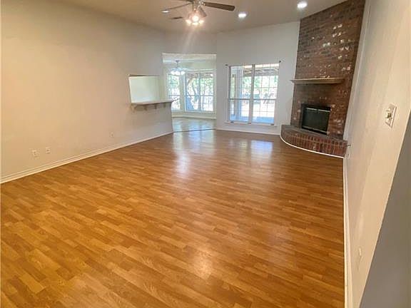 2nd image of 1529 Strasburg Cir