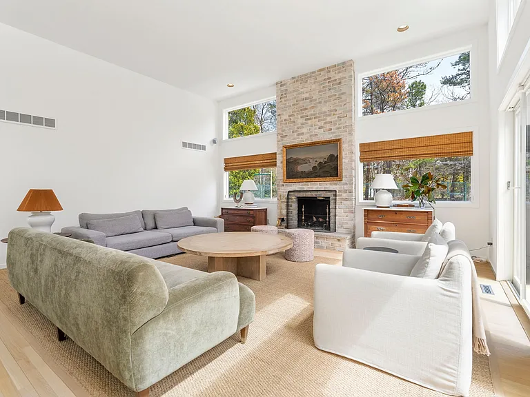 15 Elizabeth Ln — Photo 23