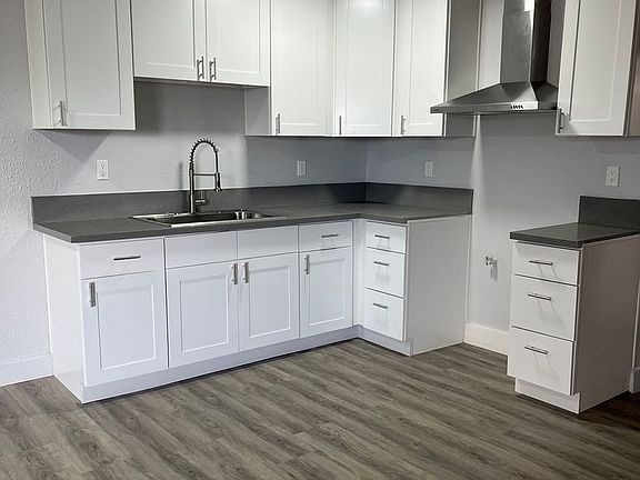 3rd image of 1437 W 105th St APT 9