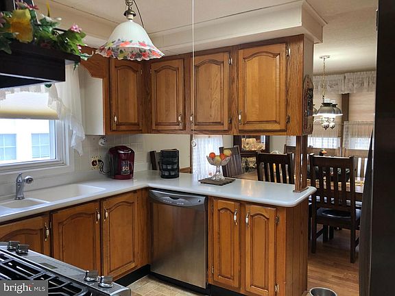 5th image of 168 Sunshine Ln