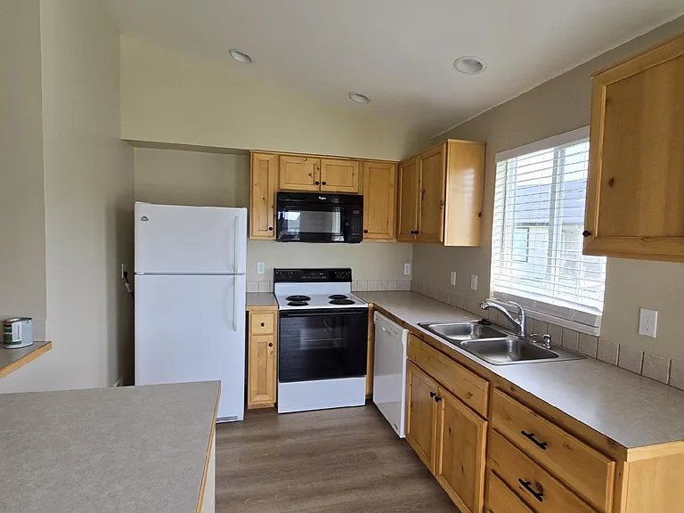 2105 E White Oak Ct #202 — Photo 9