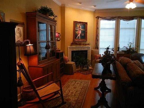 5th image of 104 Harvest Hill Cir