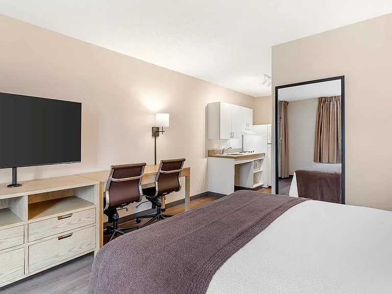 Studio Suite - 1 Queen Bed