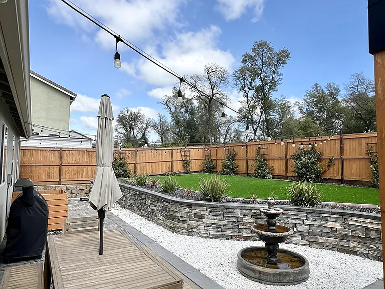4216 Whitethorn Dr — Photo 35