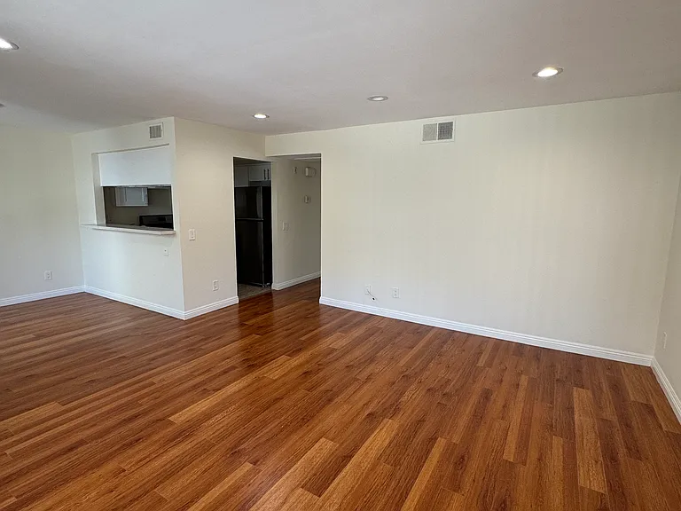 1122 Linden Ave #3 — Photo 5