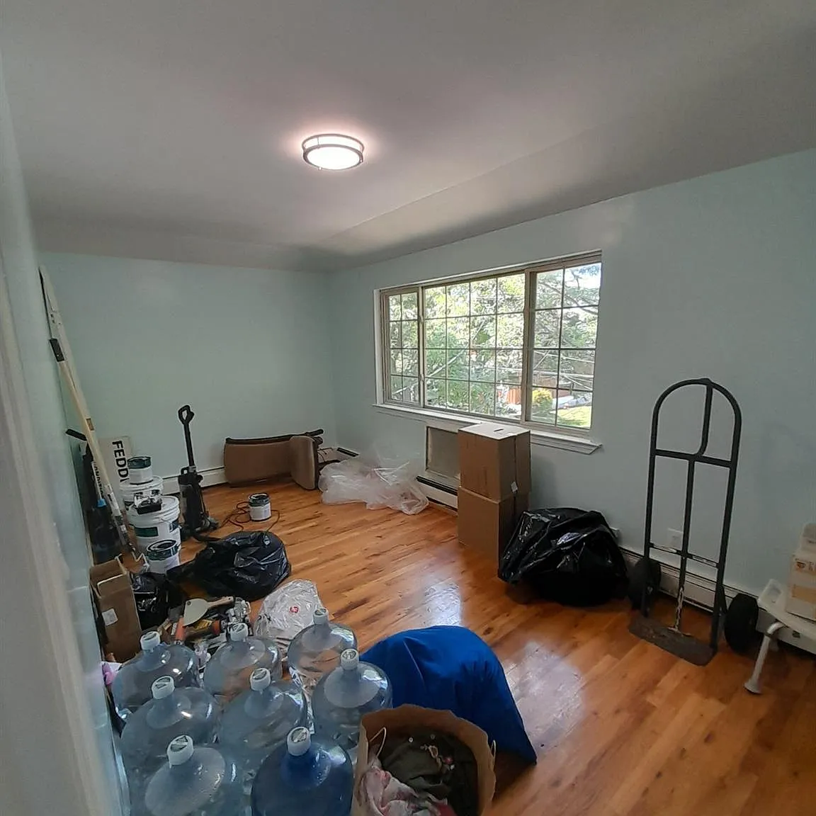 4 bed, 2.0 bath, 1400 sqft, $3,200 — Photo 2