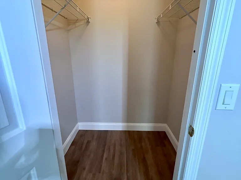 2135 Ridgewood St — Photo 18
