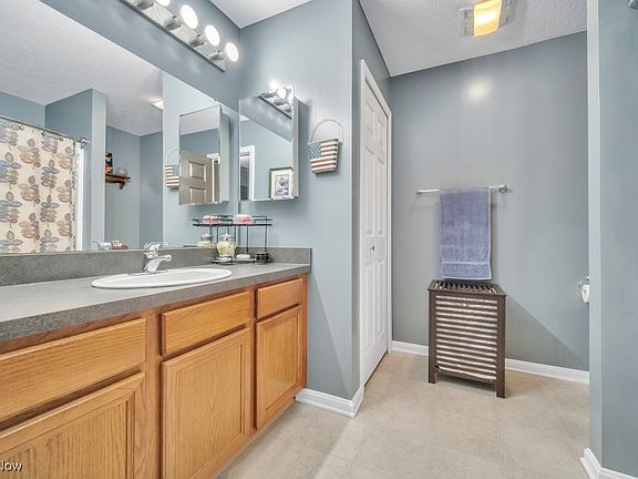 5th image of 15730 Foxglove Ln