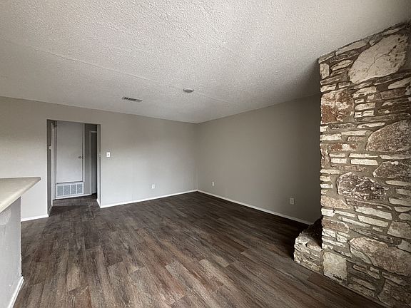 5th image of 606 Bracewood Cir #A