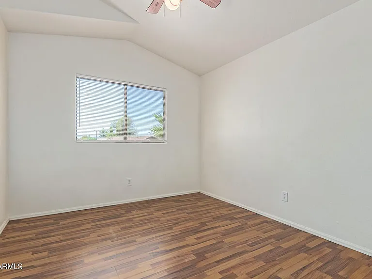 12406 W Vermont Ave — Photo 5