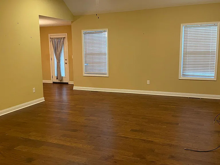 692 Pleasant Meadow Ln — Photo 4