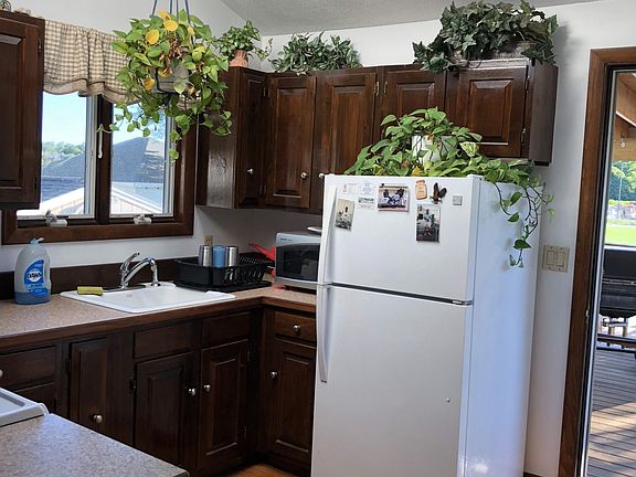 3rd image of 5 Blaine Ave #1