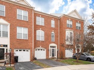 13082 Park Crescent Cir, Herndon, VA 20171