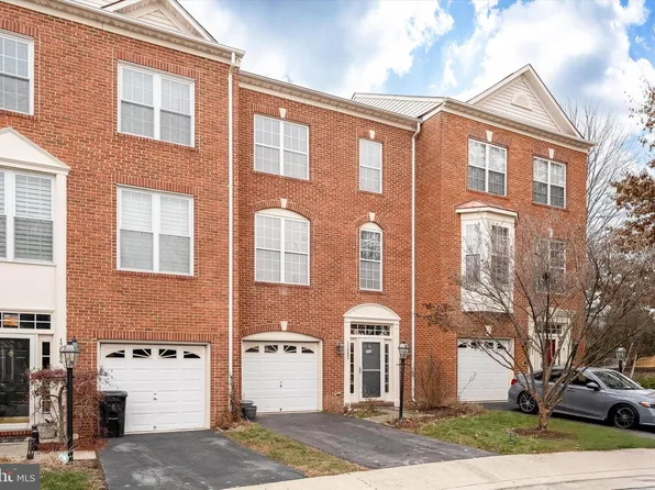 13082 Park Crescent Cir, Herndon, VA 20171