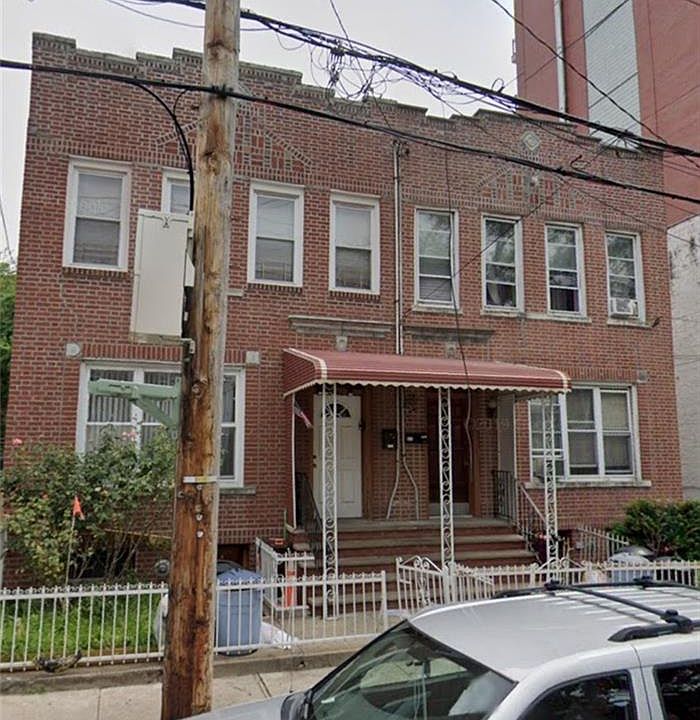 2nd image of 813 45th St