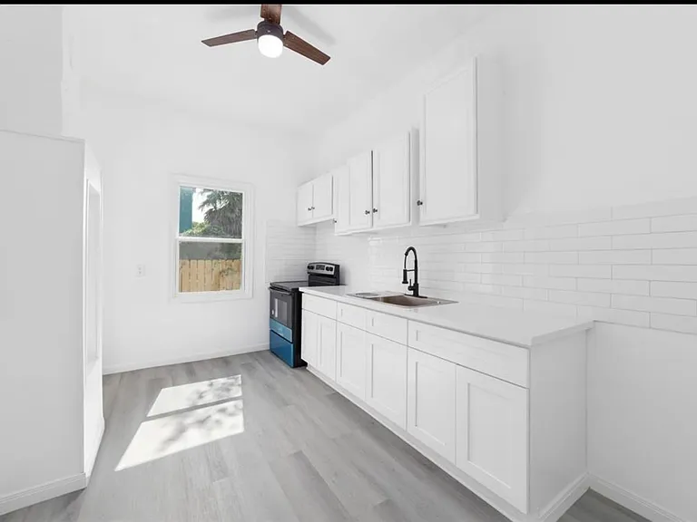 2714 Avenue L — Photo 11