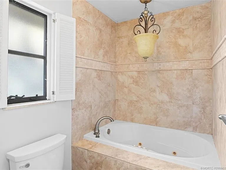 3074 NE Loquat Ln — Photo 15