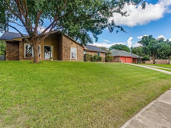 3rd image of 308 Meadowhill Dr