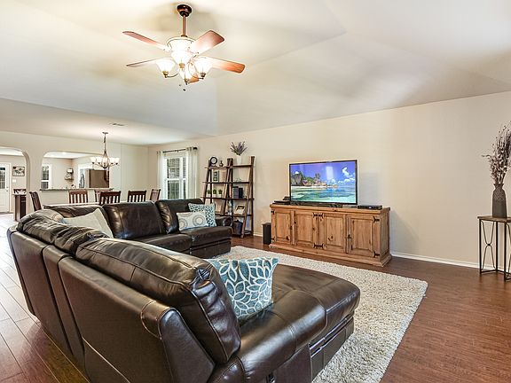 4th image of 26120 Phillips Pl