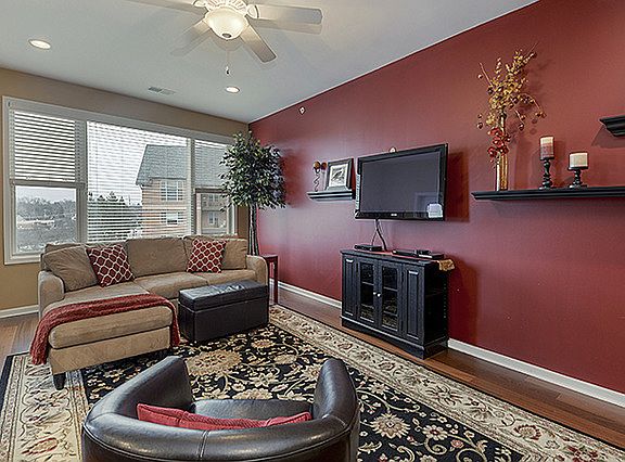 5th image of 945 Burlington Ave Unit 407